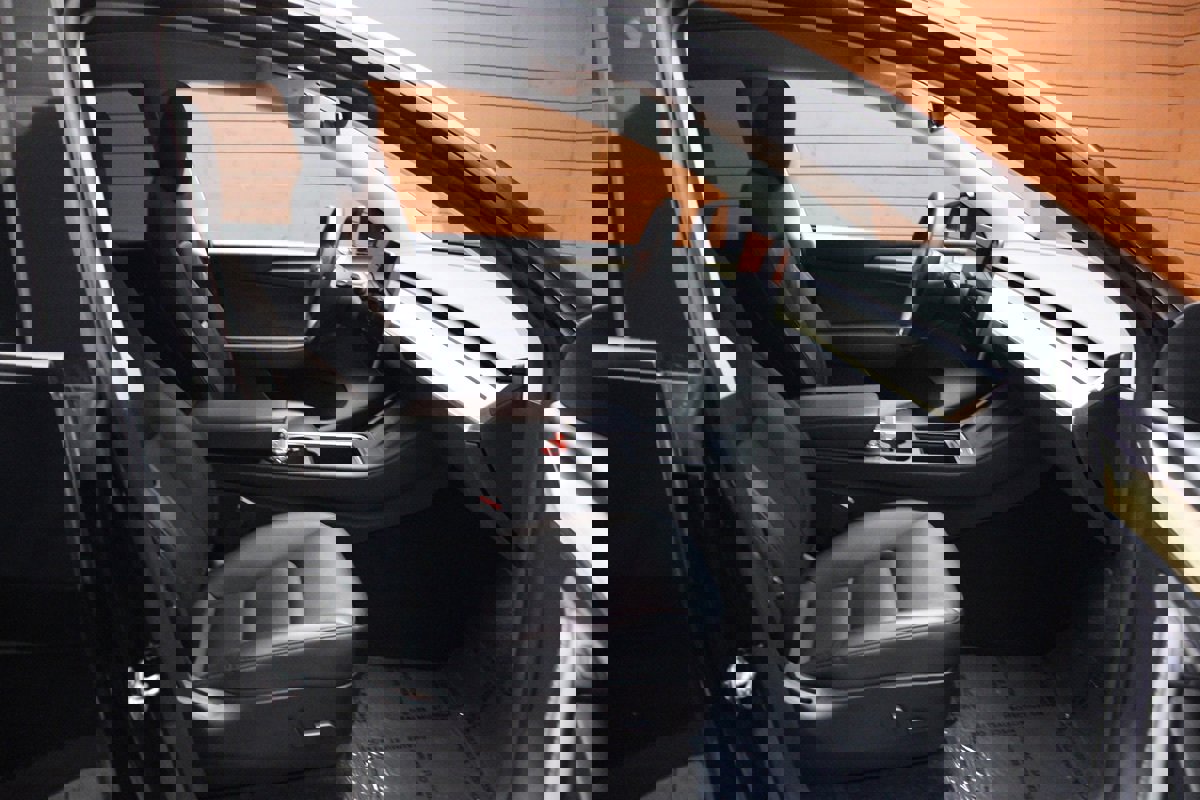 Used 2022 Tesla Model Y Long Range image 7