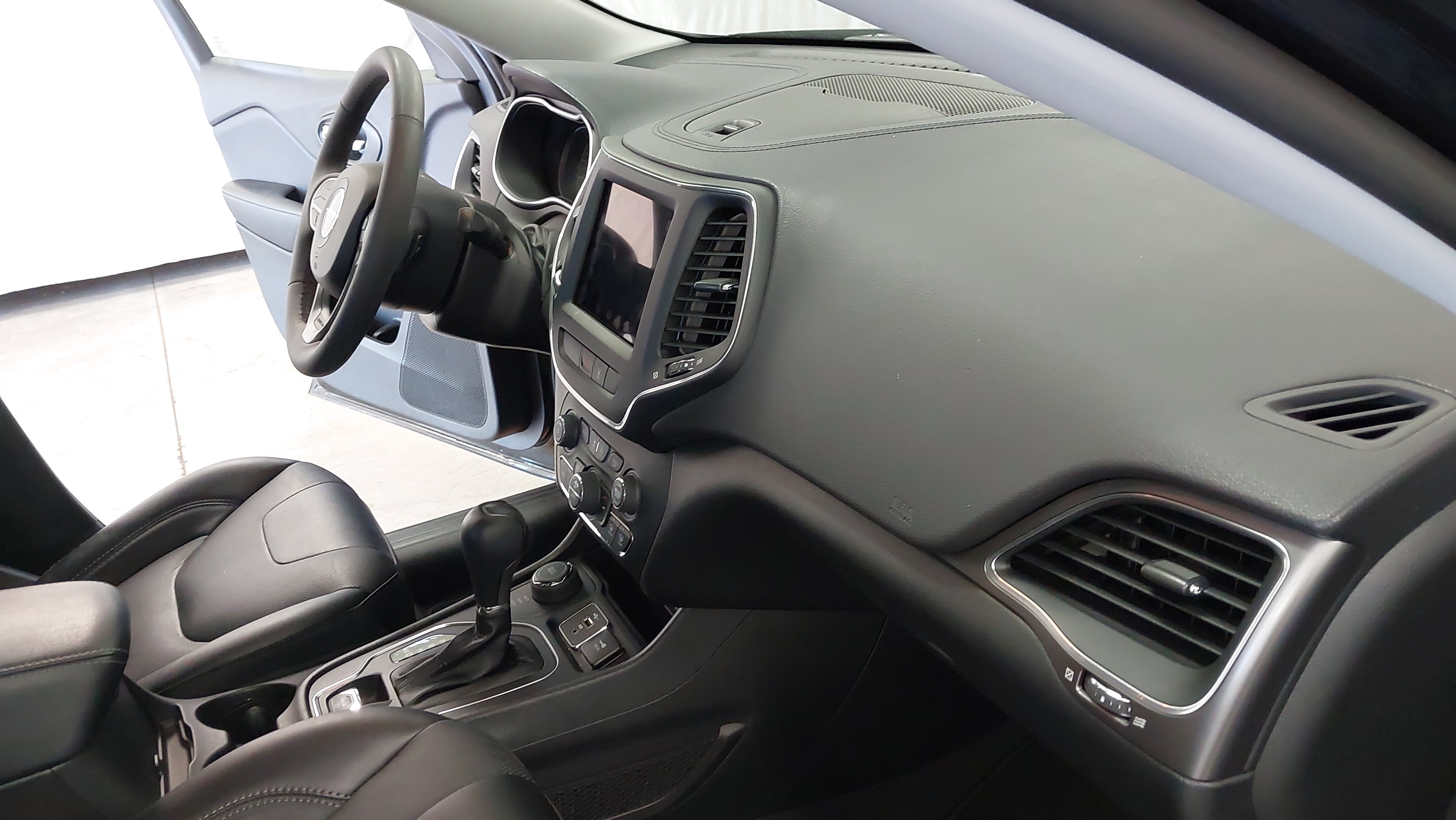 Used 2022 Jeep Cherokee Latitude Lux AWD/4WD image 29