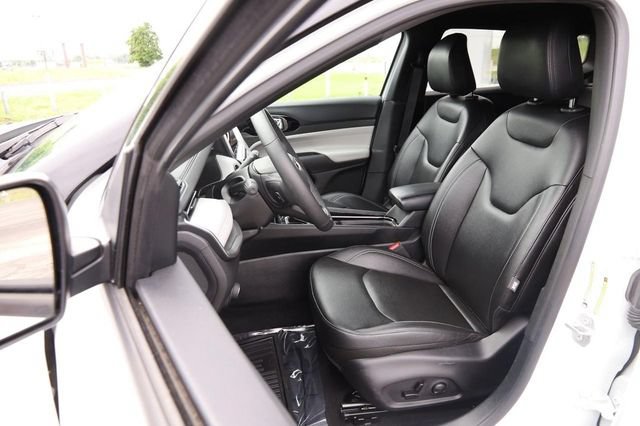 Used 2025 Jeep Compass Limited AWD/4WD image 8