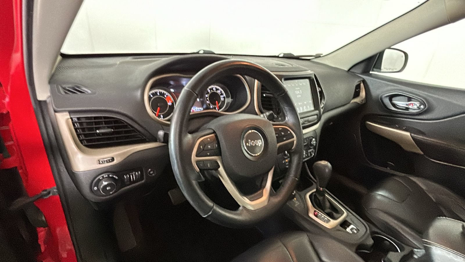 Used 2018 Jeep Cherokee Limited w/ High Altitude Package AWD/4WD image 16