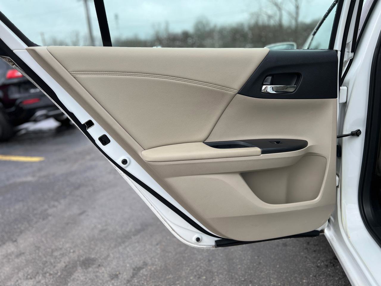 Used 2013 Honda Accord EX image 29