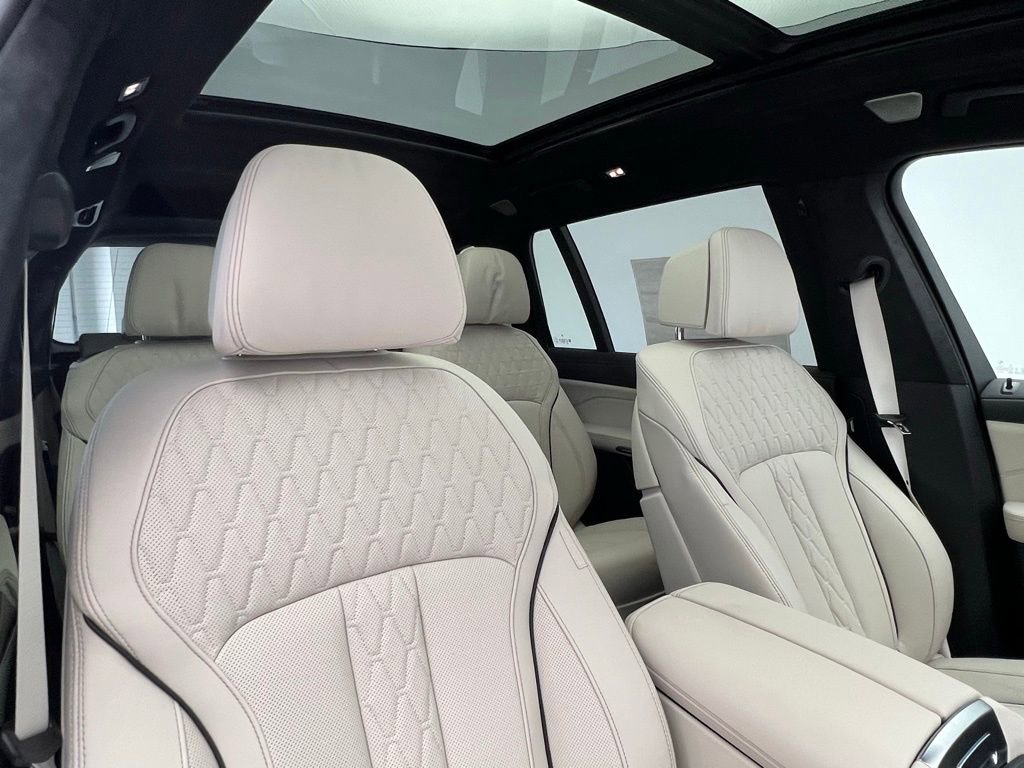 New 2026 BMW X7 M60i image 7