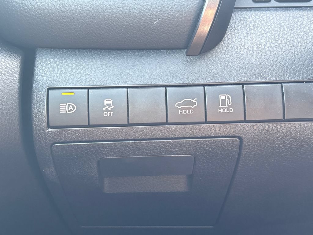 Used 2024 Toyota Camry SE FWD image 11
