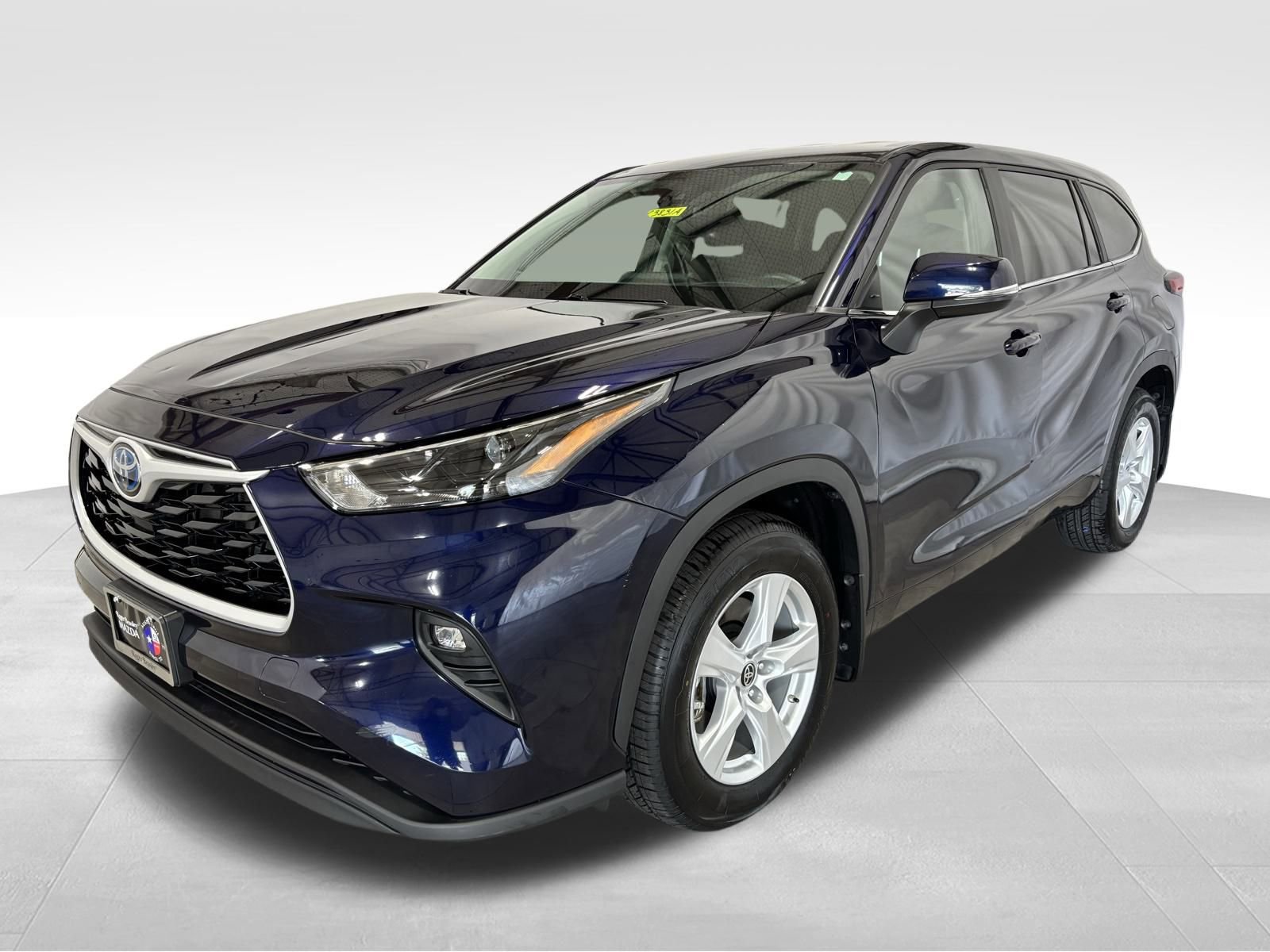 Used 2023 Toyota Highlander LE