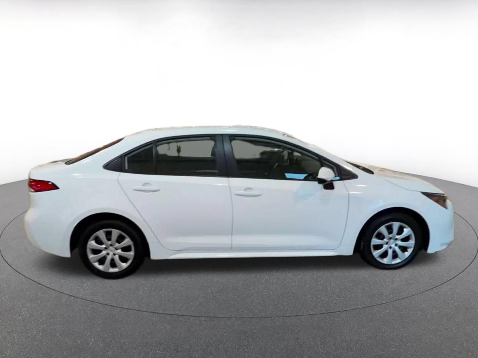Used 2025 Toyota Corolla LE FWD image 14