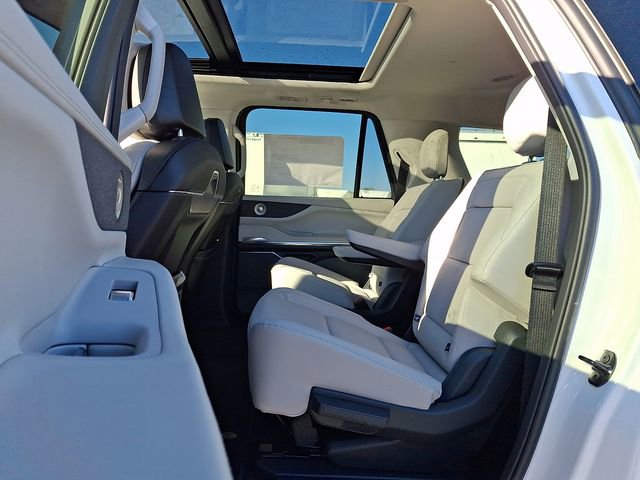 New 2026 Lincoln Navigator L Reserve w/ Jet Appearance Package AWD/4WD image 5