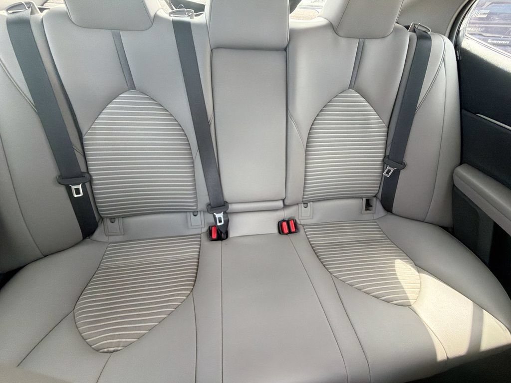 Used 2020 Toyota Camry SE FWD image 14