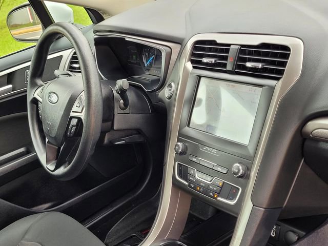 Used 2020 Ford Fusion SE FWD image 11