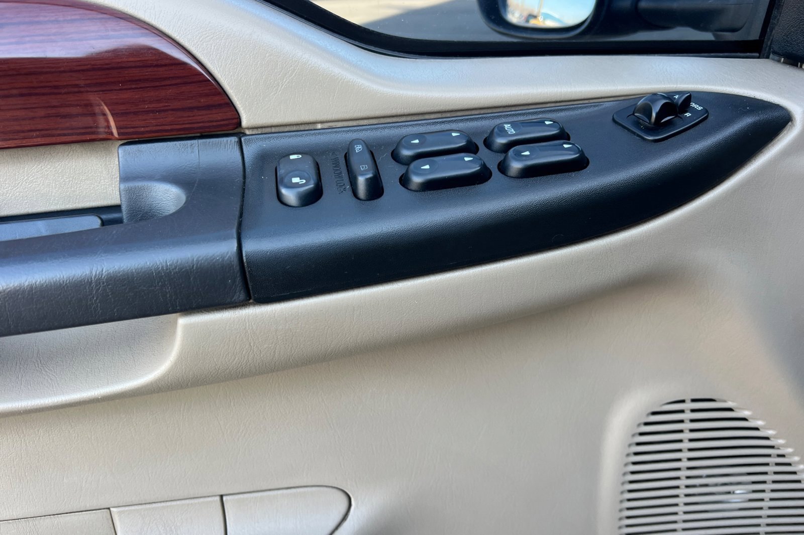 Used 2005 Ford Excursion Limited image 11