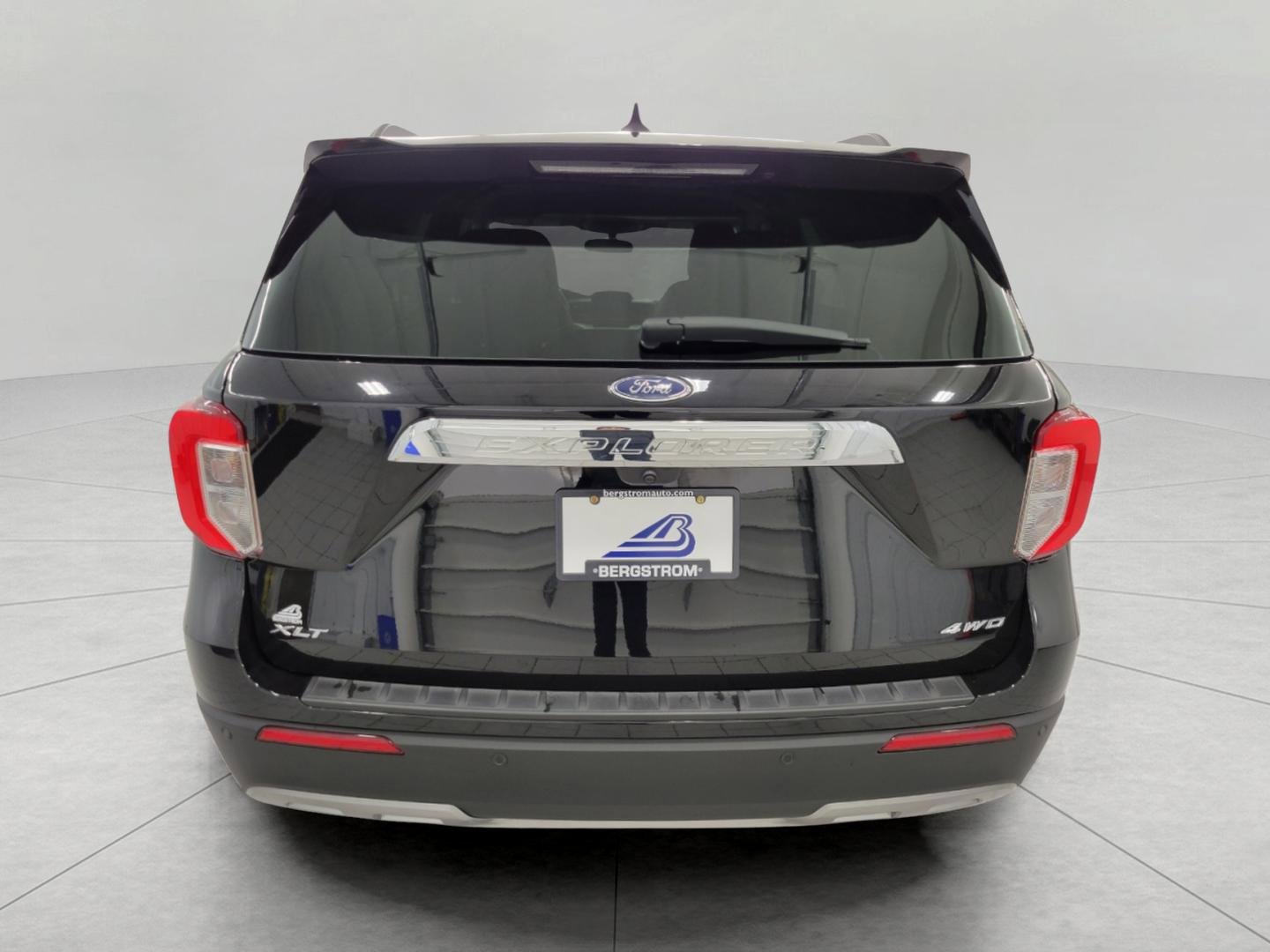 Used 2023 Ford Explorer XLT w/ Equipment Group 202A image 24