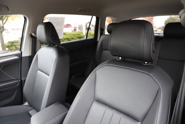 Used 2023 Volkswagen Tiguan SE image 11