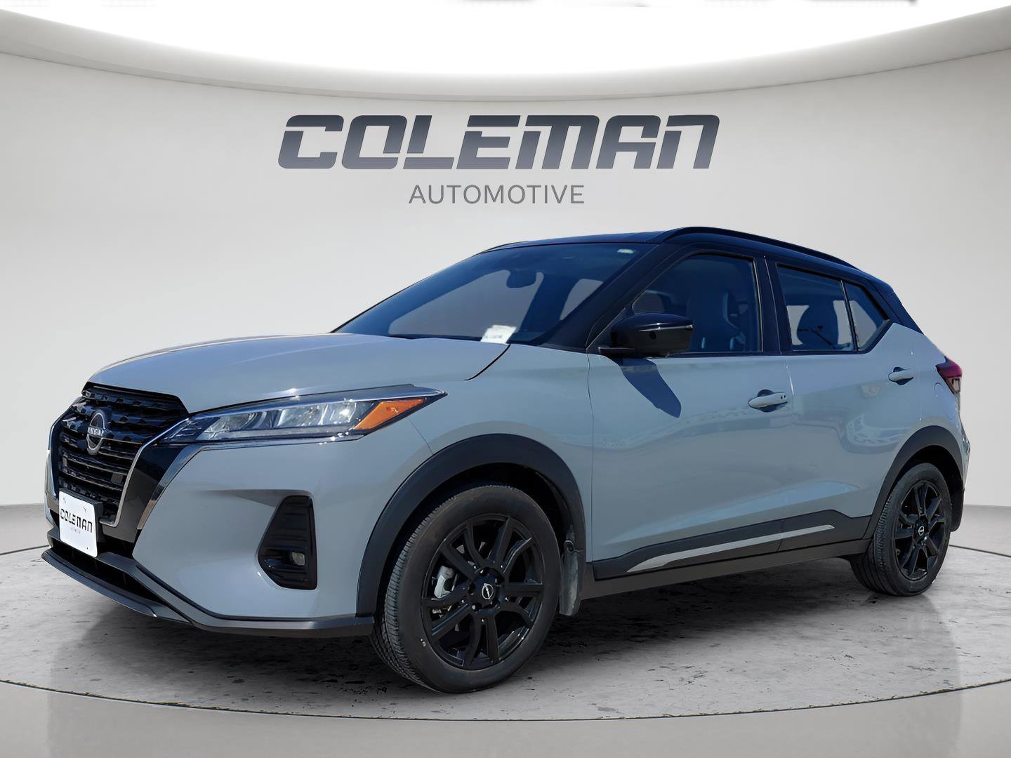 Used 2023 Nissan Kicks SR w/ SR Premium Package FWD image 1