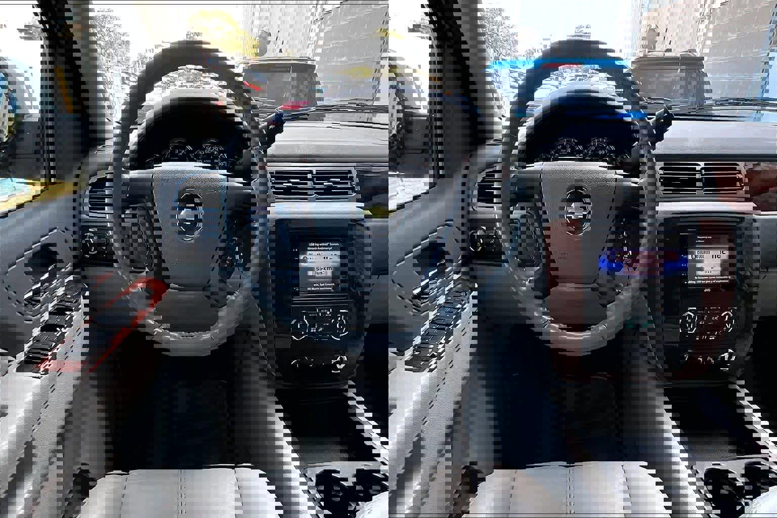 Used 2010 Chevrolet Suburban LT image 5