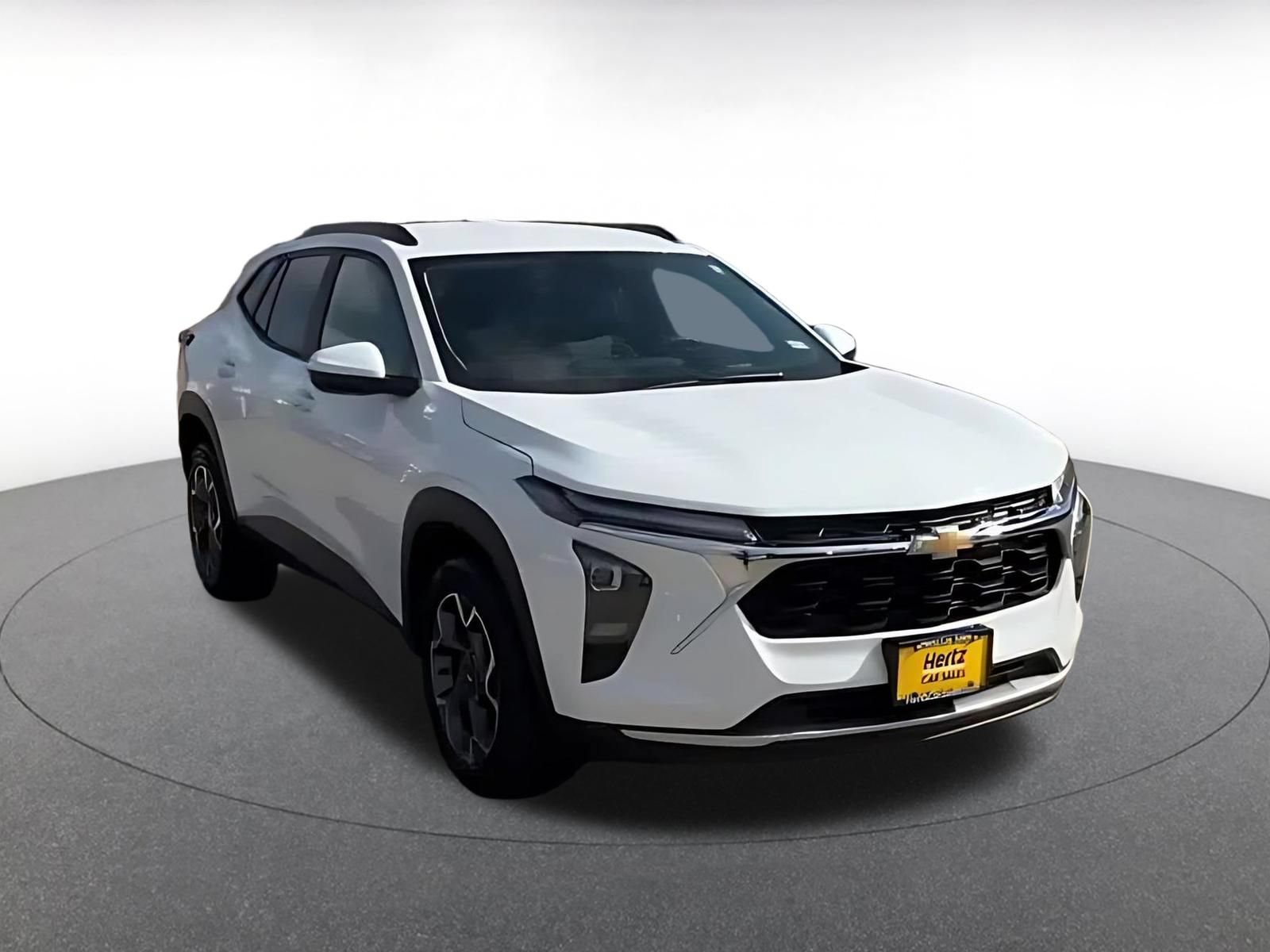 Used 2025 Chevrolet Trax LT FWD image 3