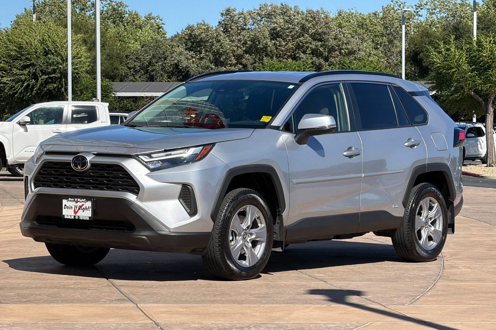 Used 2025 Toyota RAV4 XLE AWD/4WD image 8