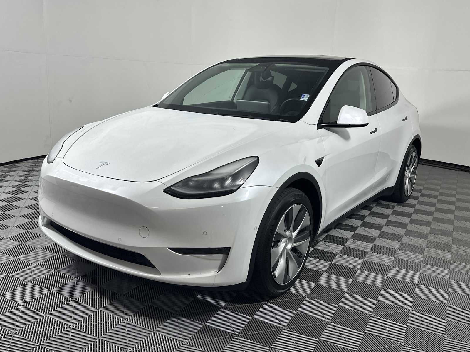 Used 2021 Tesla Model Y Long Range AWD/4WD image 3