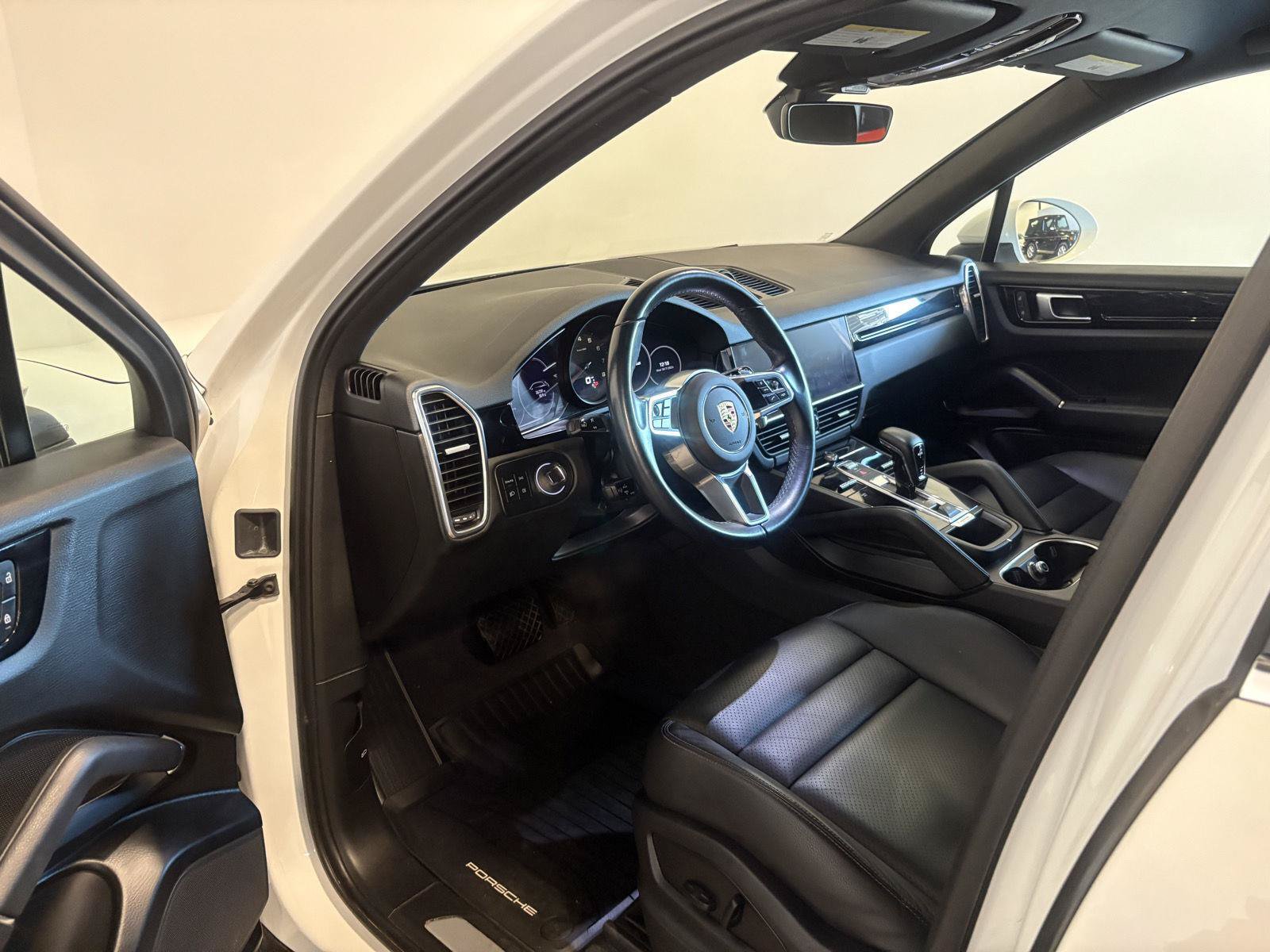 Used 2022 Porsche Cayenne AWD/4WD image 15