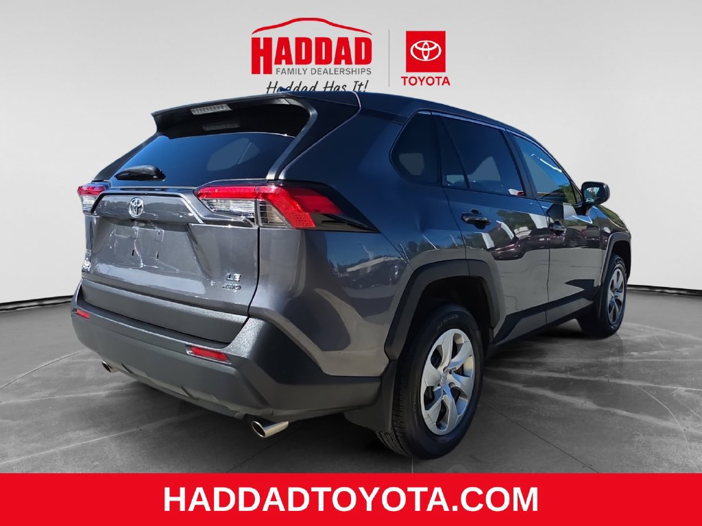 Used 2022 Toyota RAV4 LE AWD/4WD image 6
