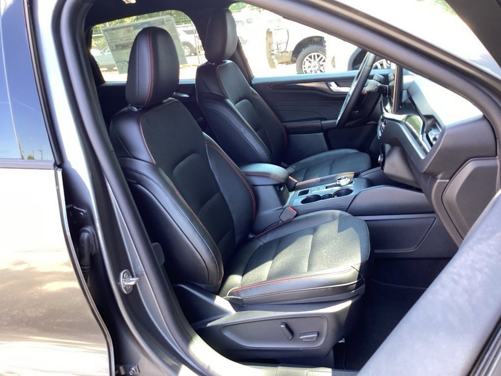 New 2025 Ford Escape ST-Line Elite image 32