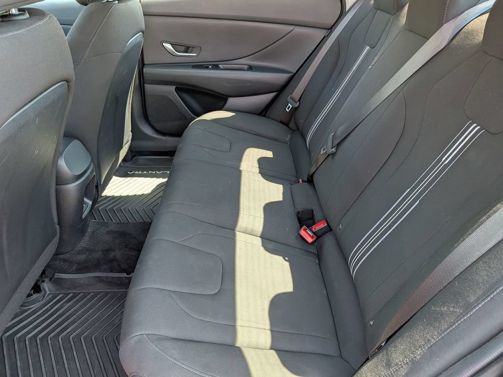 Used 2024 Hyundai Elantra SEL FWD image 31
