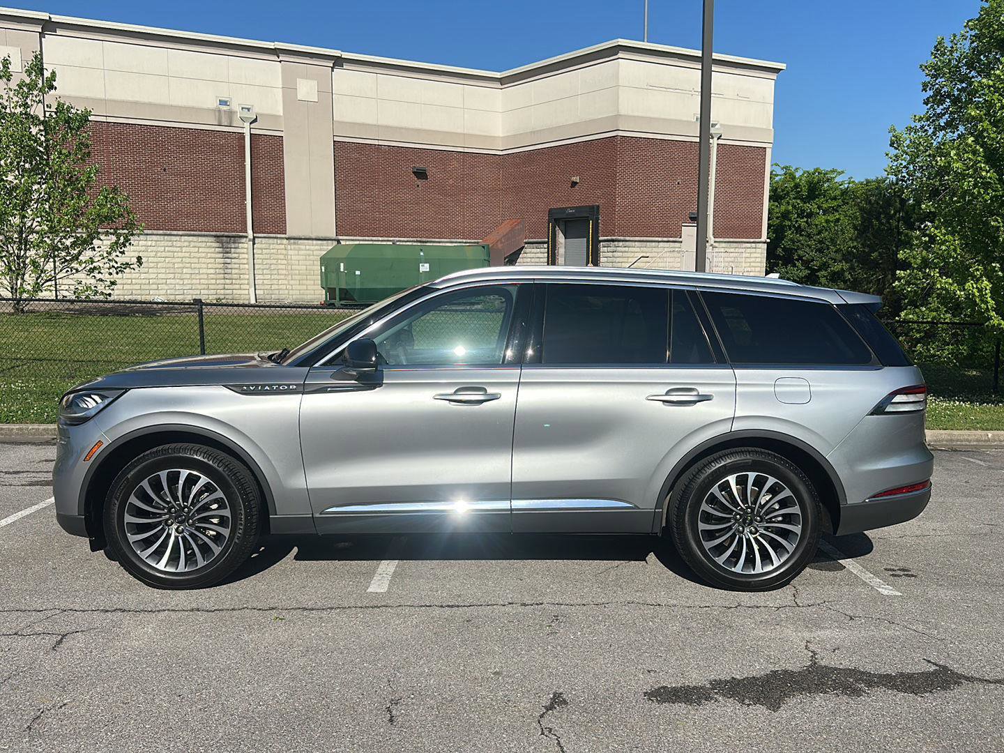 Used 2020 Lincoln Aviator Reserve w/ Elements Package Plus AWD/4WD image 2