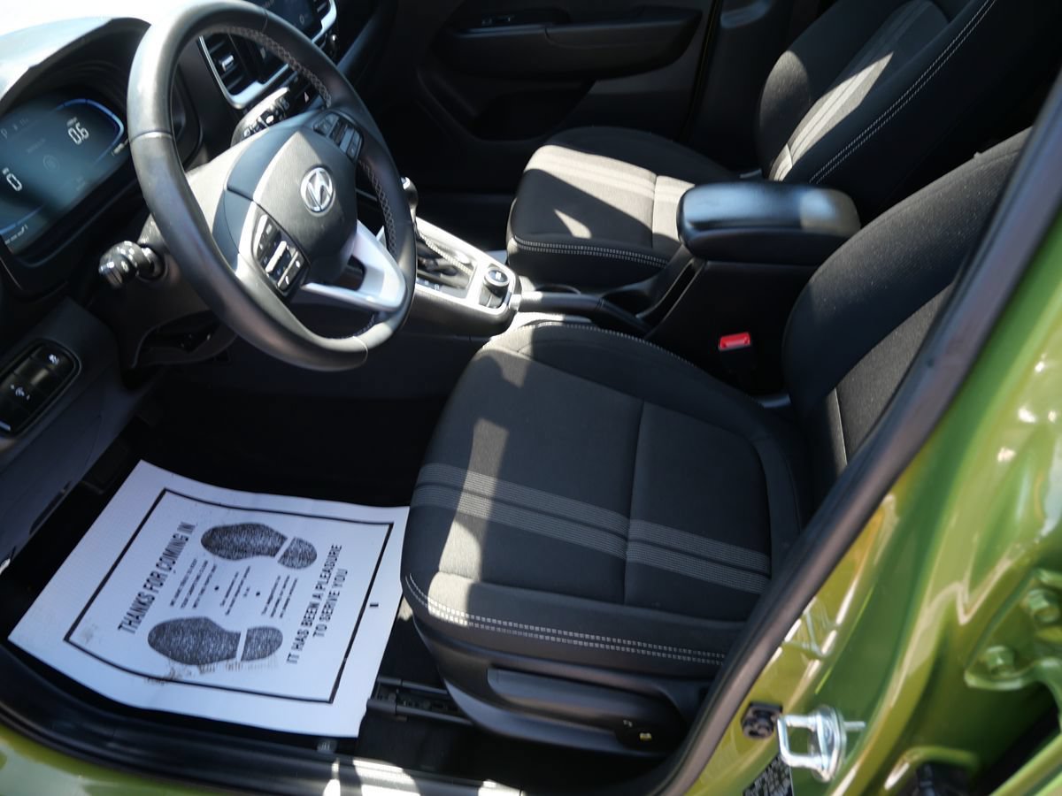Used 2024 Hyundai Venue SEL FWD image 10