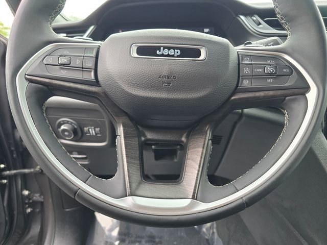 Used 2024 Jeep Grand Cherokee L Limited AWD/4WD image 38