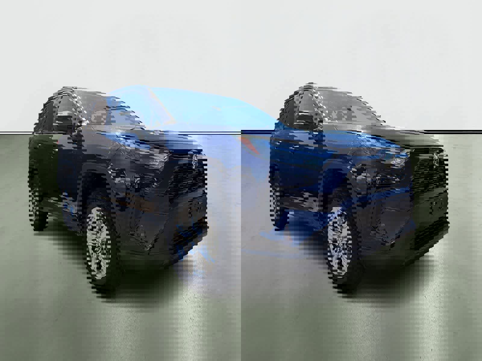 Used 2025 Toyota RAV4 XLE image 5