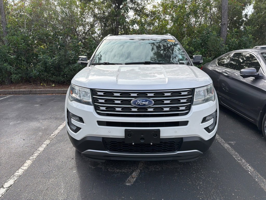 Used 2016 Ford Explorer XLT w/ Equipment Group 202A image 2