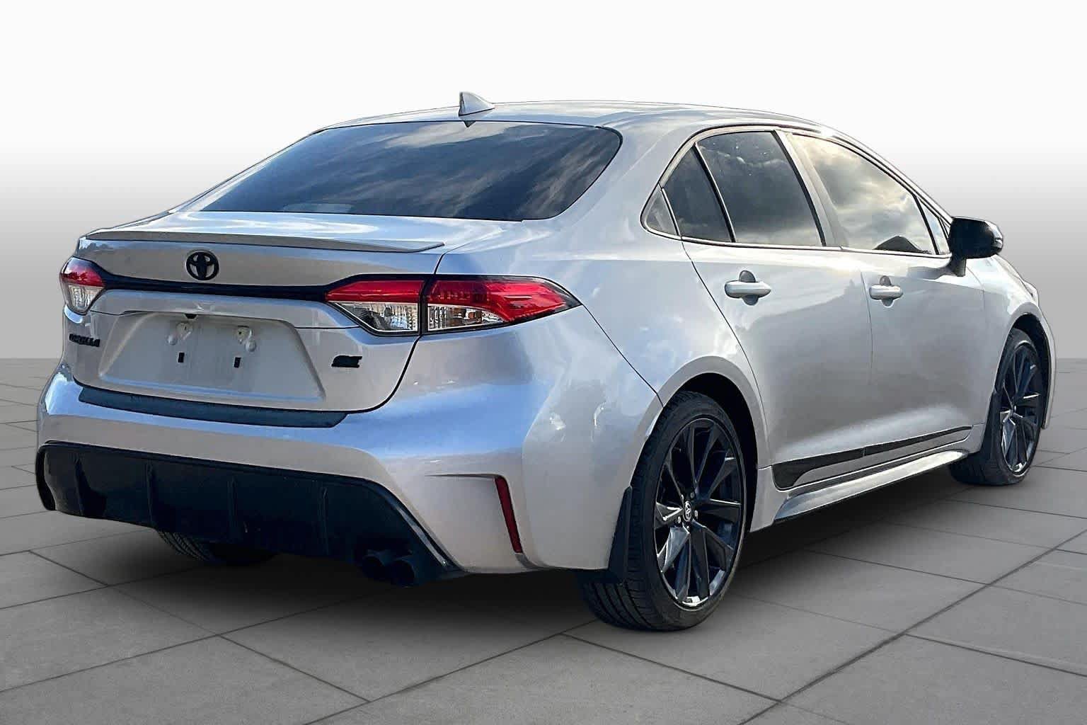 Used 2025 Toyota Corolla SE FWD image 12