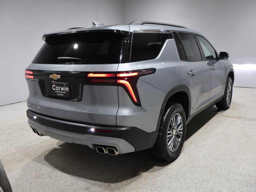 Used 2024 Chevrolet Traverse LT image 2
