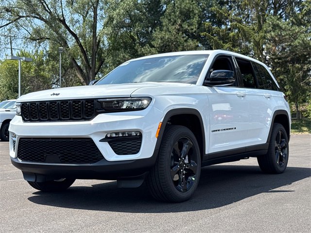 New 2025 Jeep Grand Cherokee Limited w/ Black Appearance Package image 10