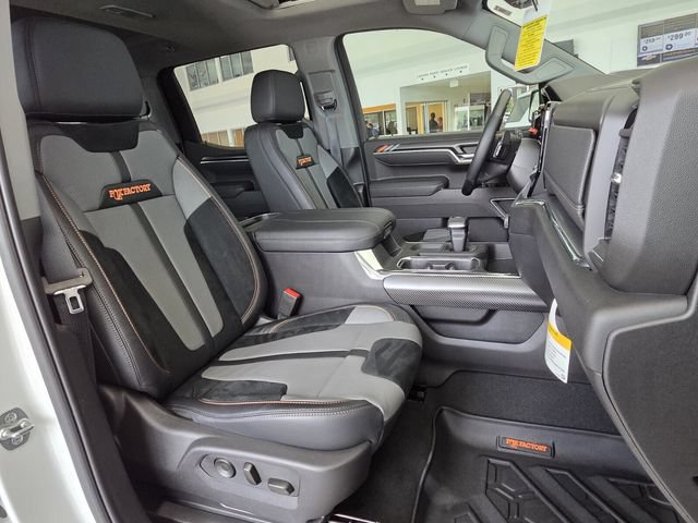 Used 2025 Chevrolet Silverado 1500 LTZ AWD/4WD image 19