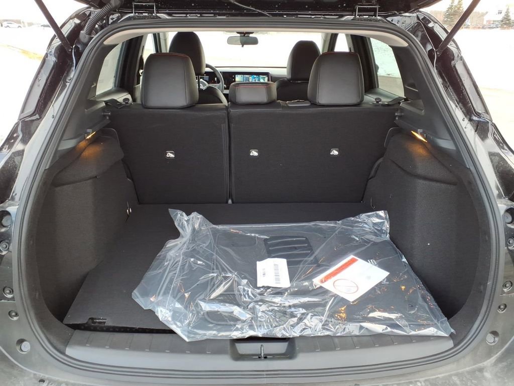 New 2026 Nissan Kicks SR w/ Cold Weather Package AWD/4WD image 9