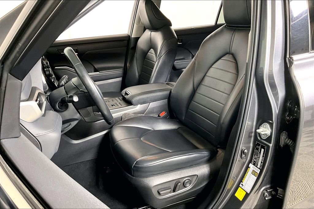 Used 2022 Toyota Highlander XLE image 25