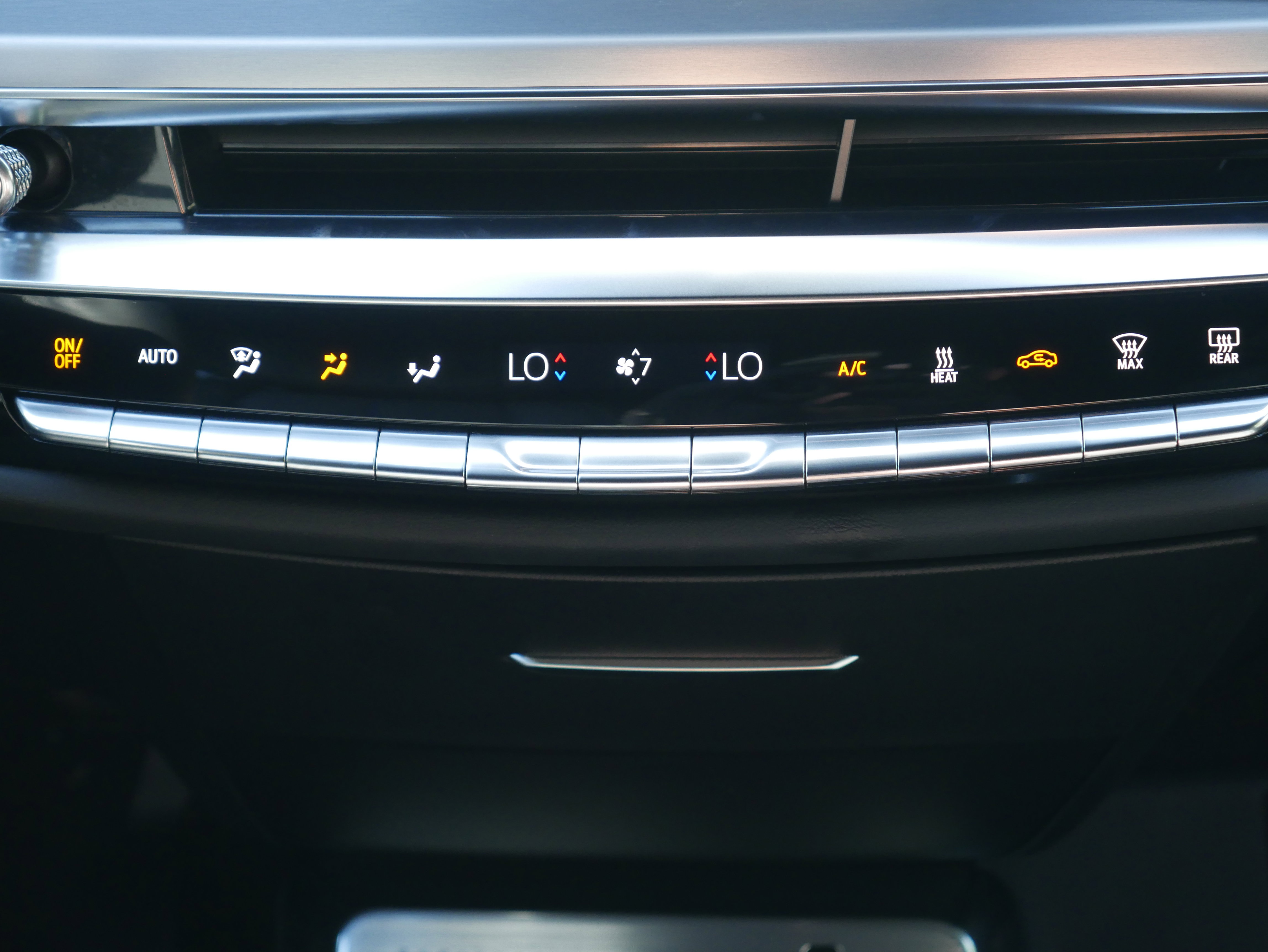 Used 2025 Cadillac Lyriq Luxury w/ LPO, Floor Liner Package AWD/4WD image 18