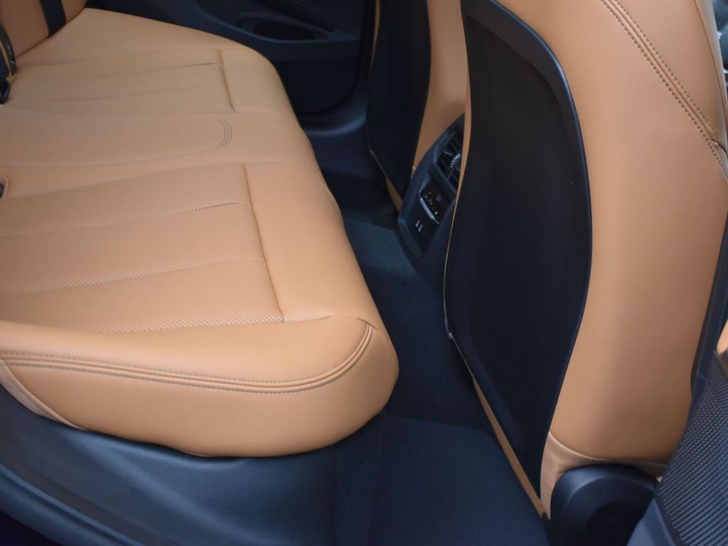 New 2026 BMW 330i Sedan w/ Convenience Package image 17