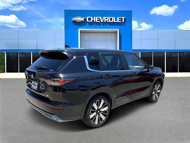 Used 2025 Mitsubishi Outlander SE AWD/4WD image 3