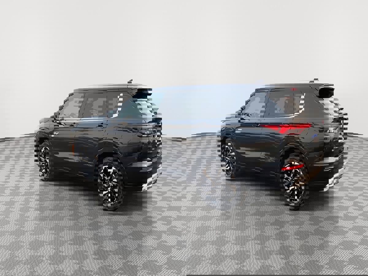 Used 2023 Mitsubishi Outlander SE image 5
