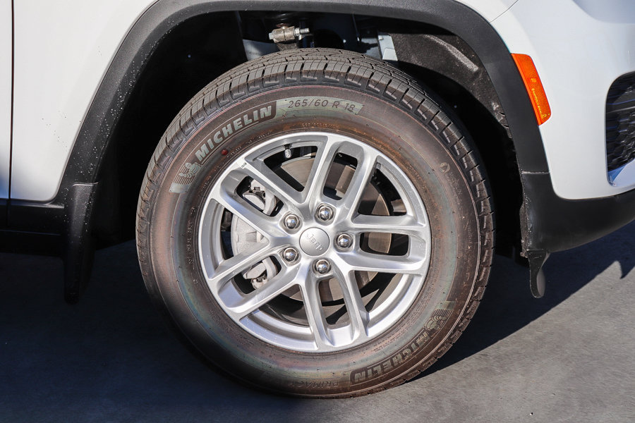 New 2026 Jeep Grand Cherokee Laredo AWD/4WD image 11
