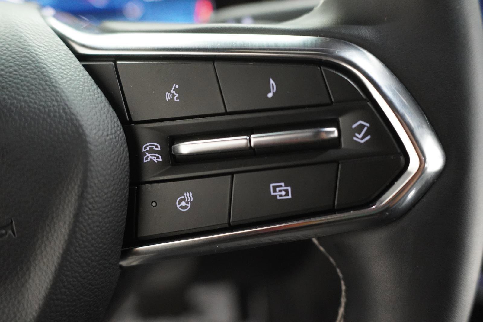 Used 2024 Chevrolet Traverse LT w/ Midnight/Sport Edition image 23