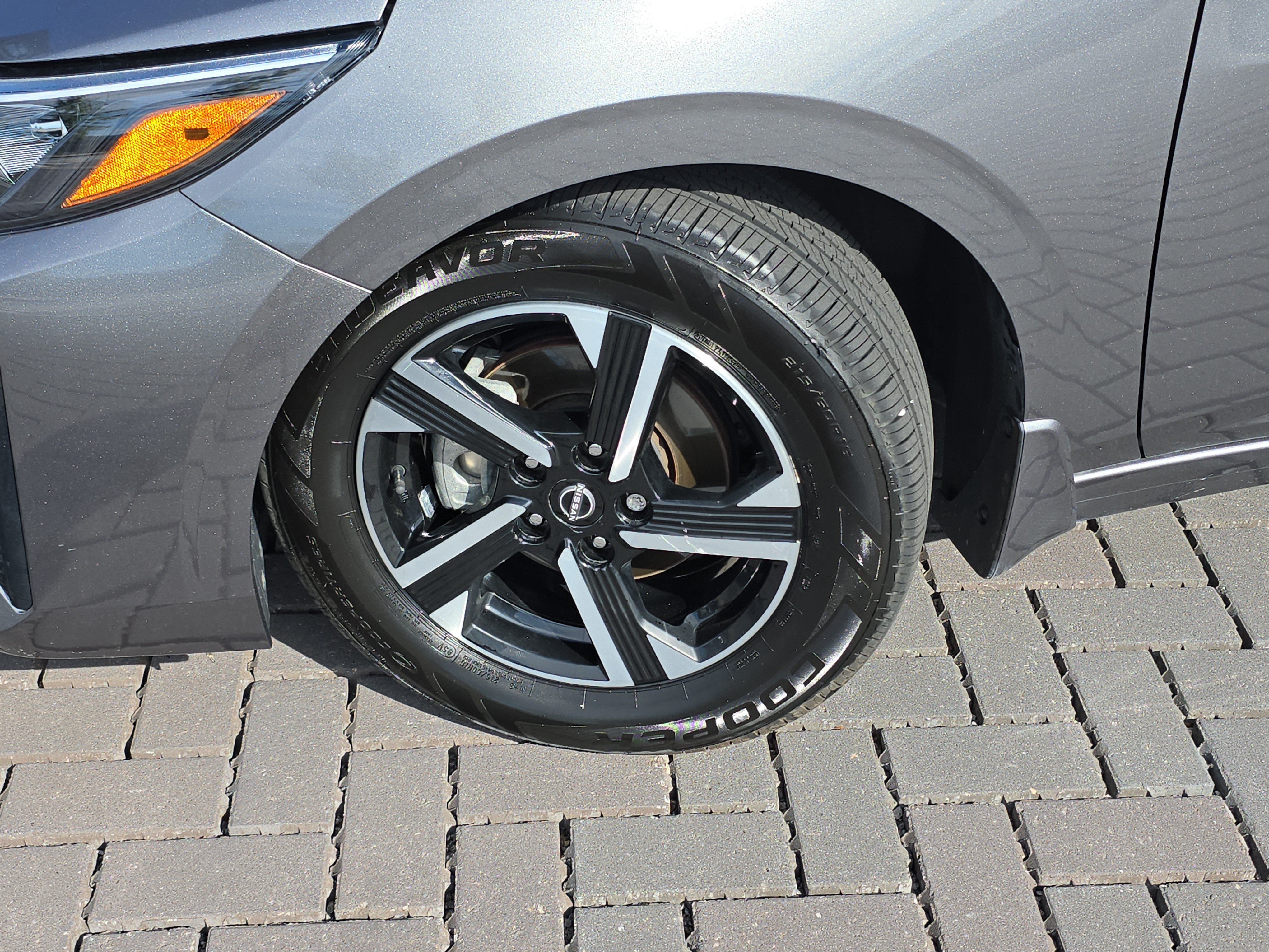 Used 2024 Nissan Sentra SV FWD image 9