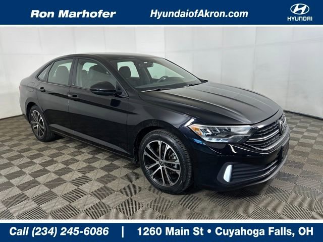 Used 2023 Volkswagen Jetta Sport image 1