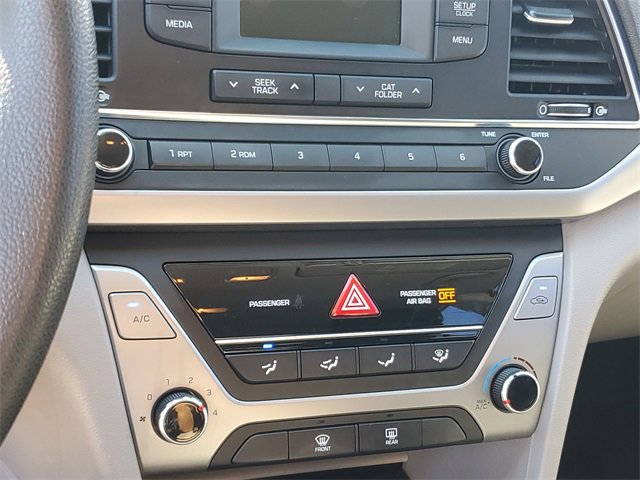 Used 2017 Hyundai Elantra SE image 16