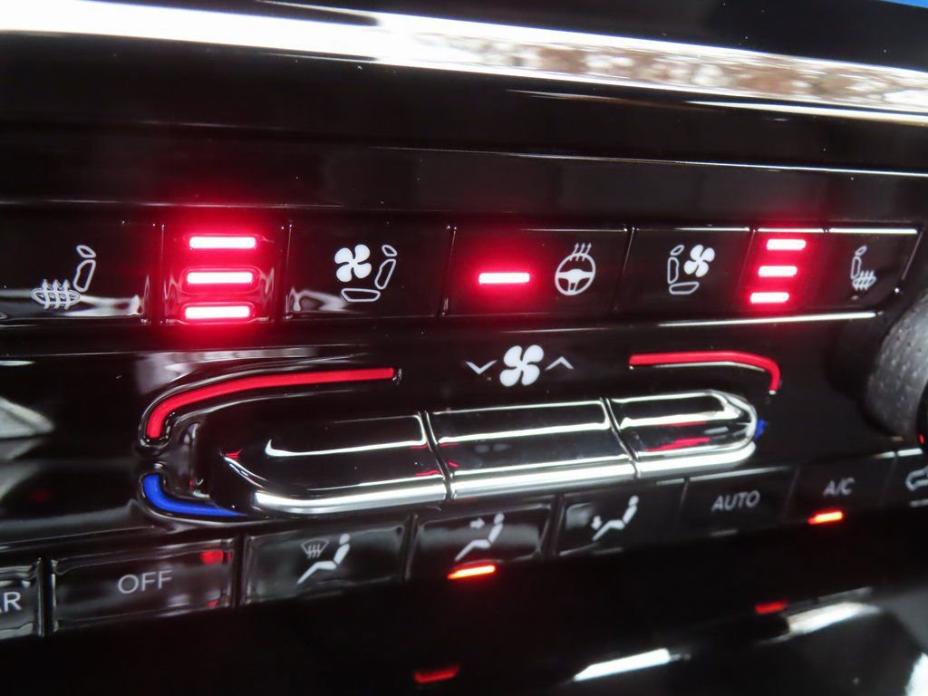 New 2025 Jeep Grand Cherokee Limited w/ Luxury Tech Group II image 11