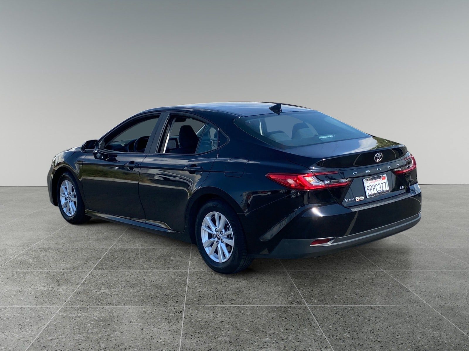 Used 2025 Toyota Camry LE w/ Convenience Package FWD image 3
