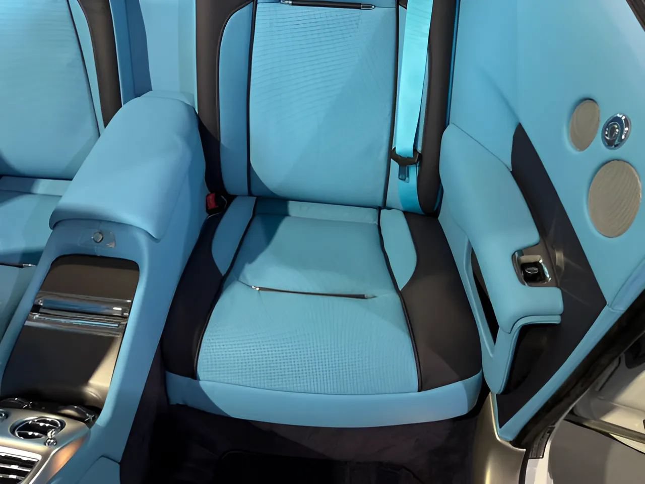 Used 2016 Rolls-Royce Dawn RWD image 23