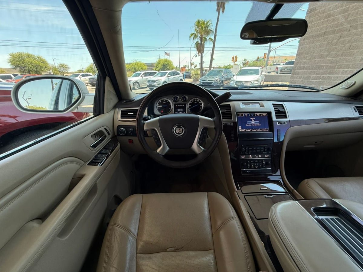 Used 2014 Cadillac Escalade Luxury AWD/4WD image 56