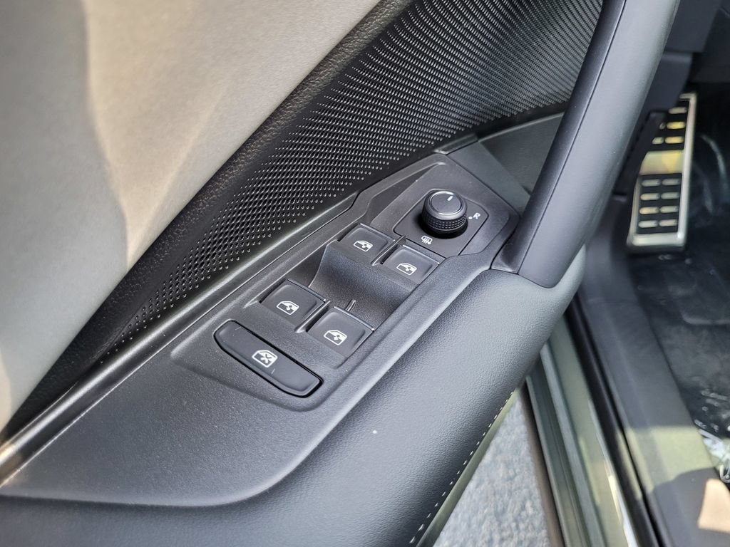 New 2026 Volkswagen Tiguan SE R-Line FWD image 26
