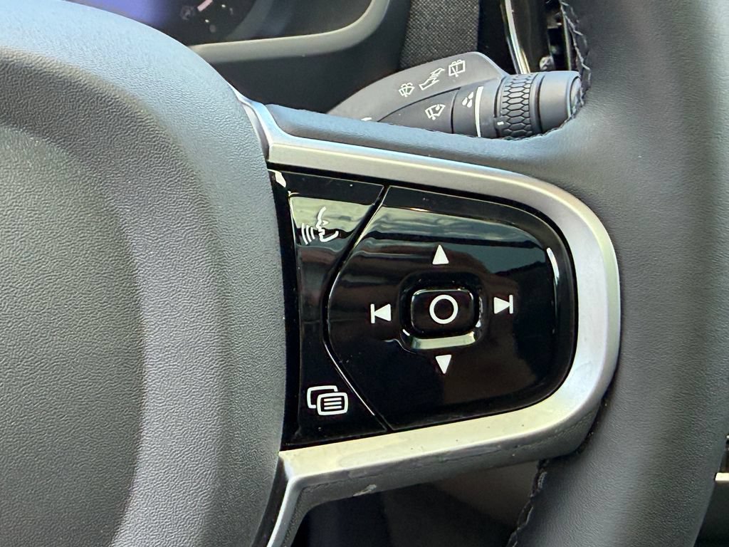 New 2026 Volvo XC90 B6 Plus w/ Protection Package Premier AWD/4WD image 18